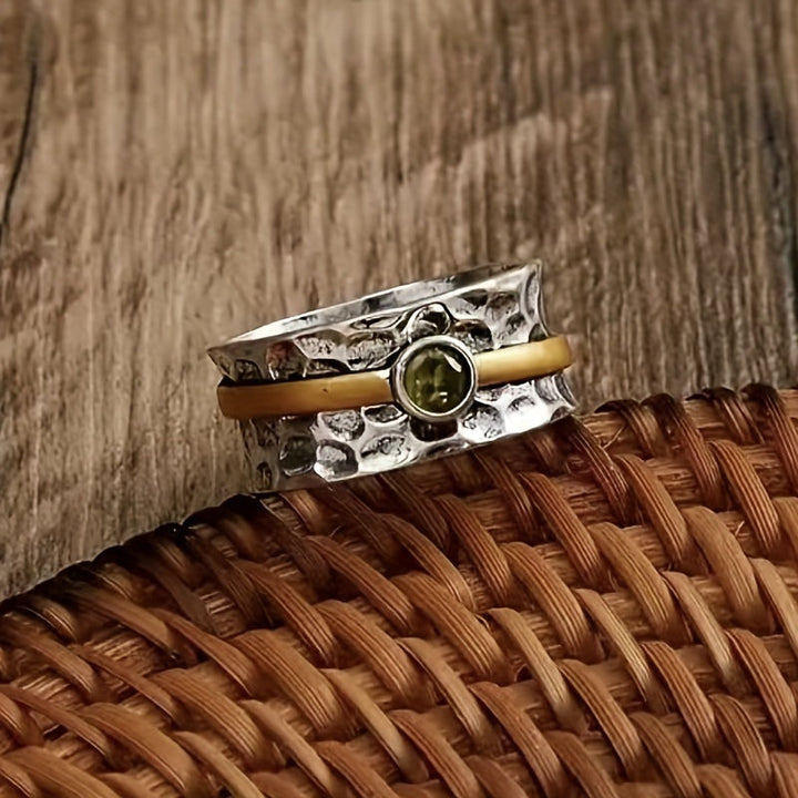 Refined ring with green cubic zirconia