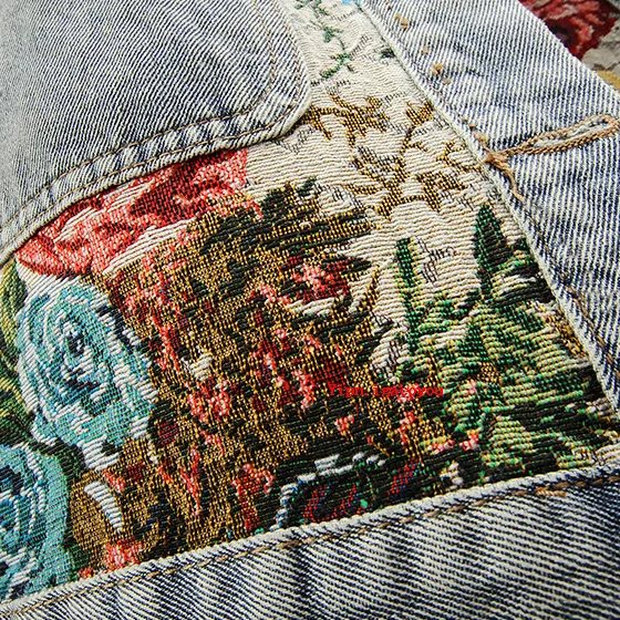 Floral Denim Jacket – Hand-Painted Style Meets Sustainable Fashion