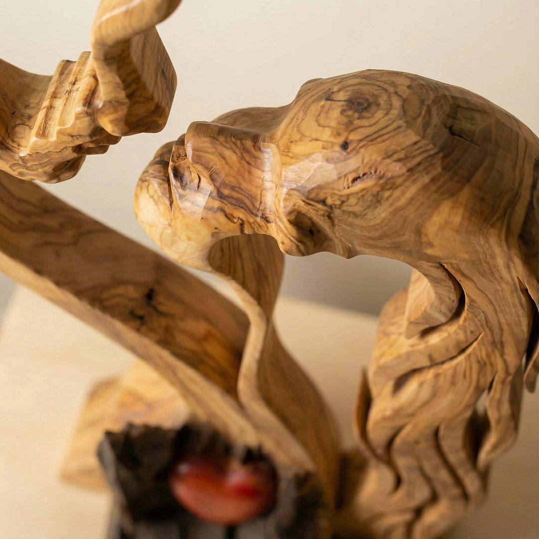 Paar-Skulptur aus Holz – Abstraktes Design, handwerklicher Look & Wohndekoration