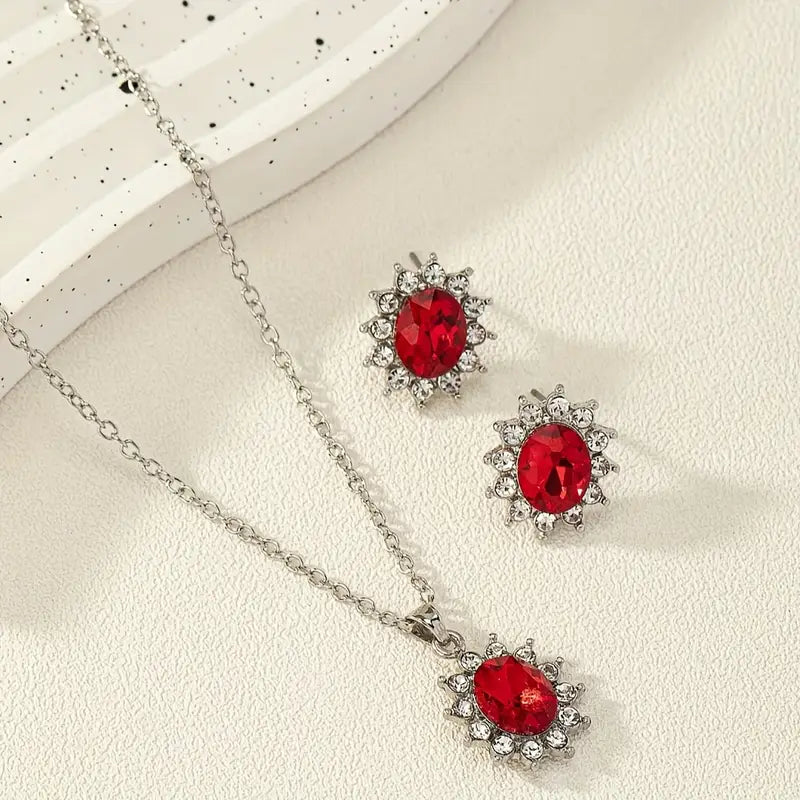 Elegant white gold necklace with refined details