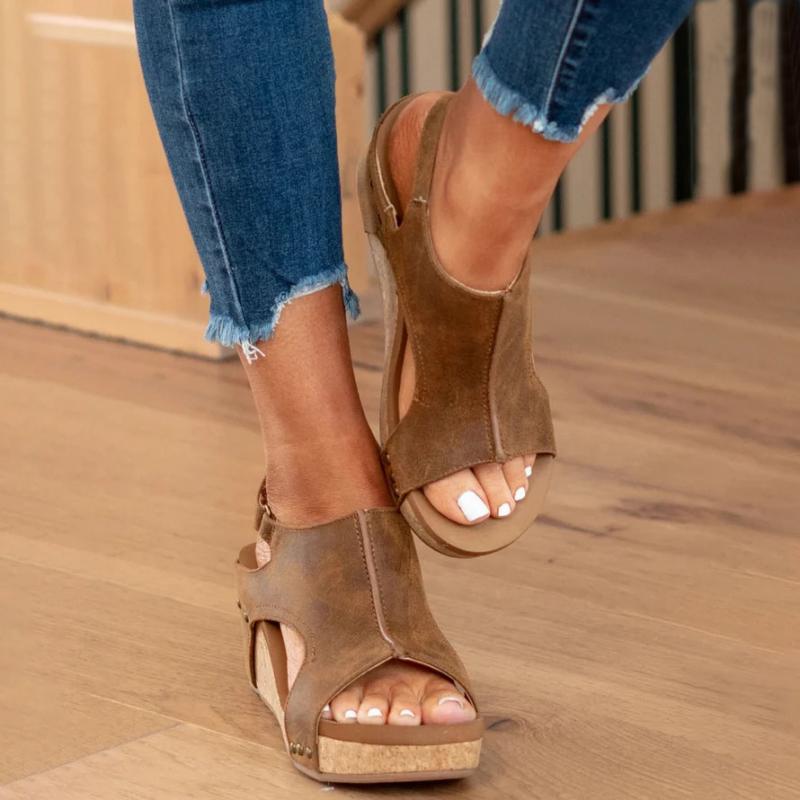 Step into Supportive Sandals – Stylish and Reliable for Everyday Wear