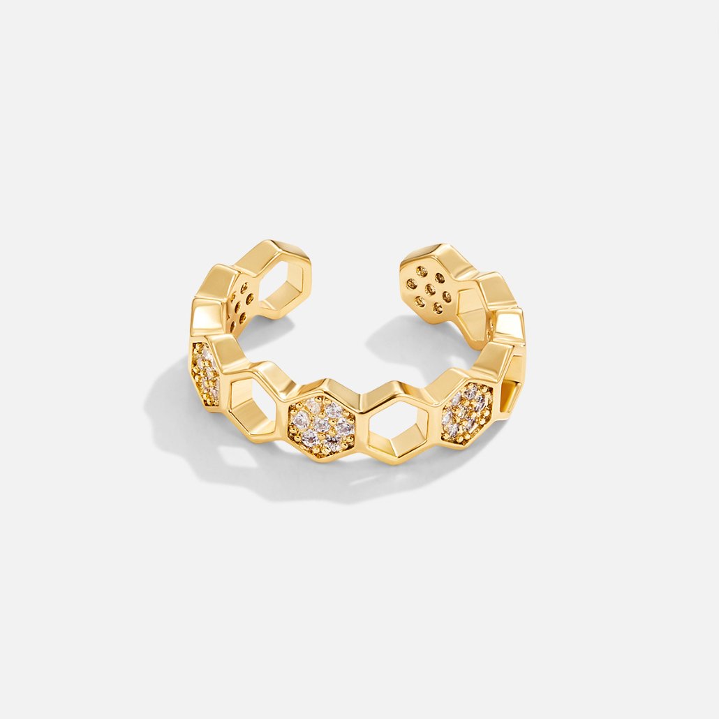 Refined gold ring with sparkling crystals