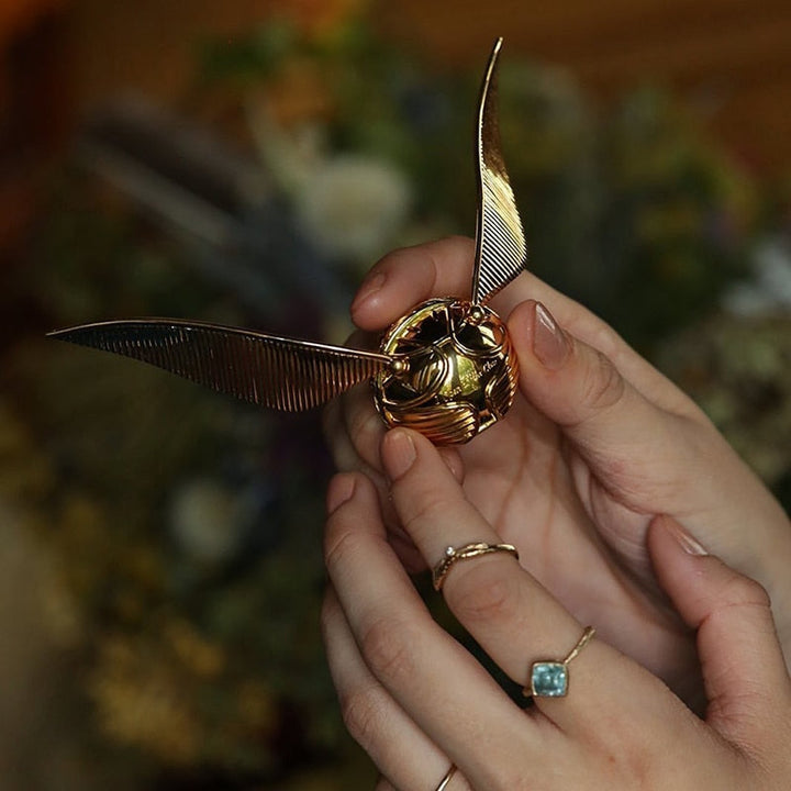 Ring Box with Golden Wings – Luxurious Portable Jewellery Case