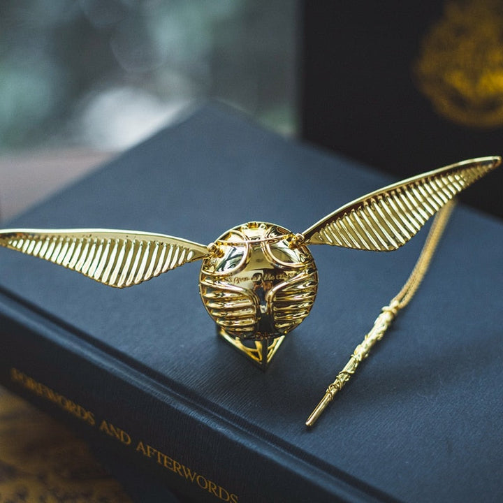 Ring Box with Golden Wings – Luxurious Portable Jewellery Case