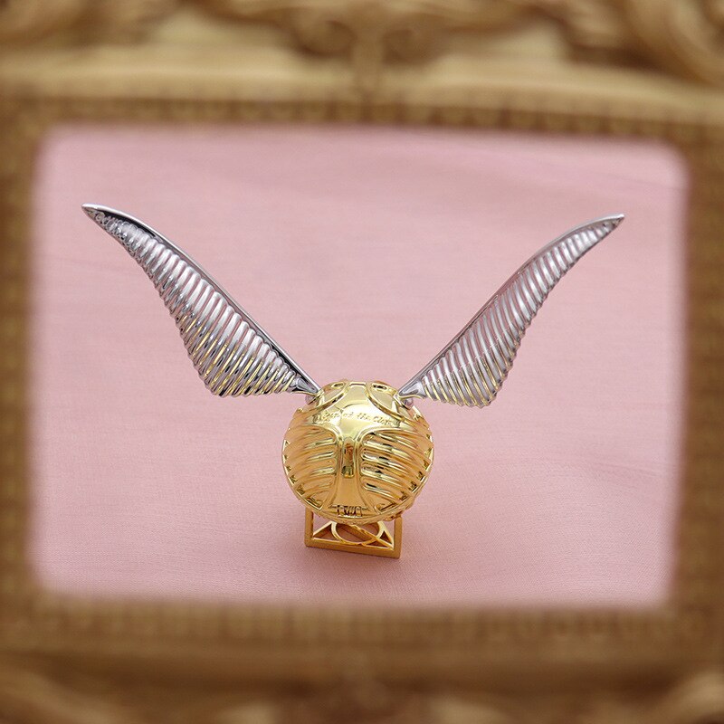 Ring Box with Golden Wings – Luxurious Portable Jewellery Case