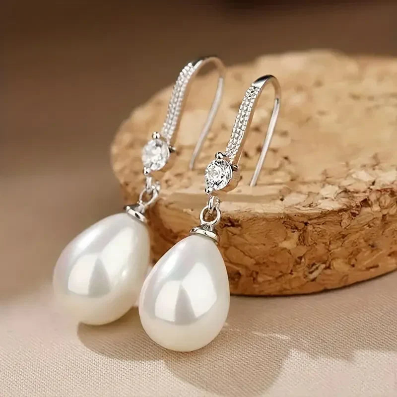 Elegant white gold earrings with clear pearl
