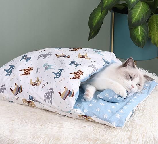 Winter Sleeping Bag for Cats – SnugKitty Frost Magic