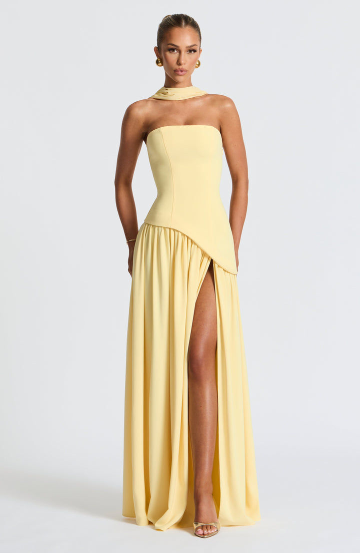 Off-the-shoulder elegant maxi dress with pleated skirt and thigh slit