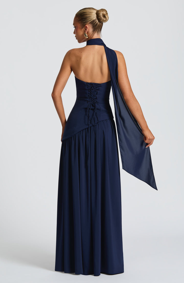 Off-the-shoulder elegant maxi dress with pleated skirt and thigh slit