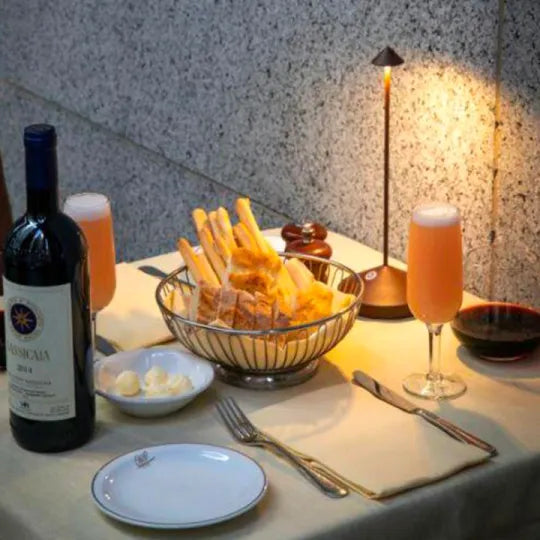 Modern Wireless LED Table Lamp - Elegant and Versatile