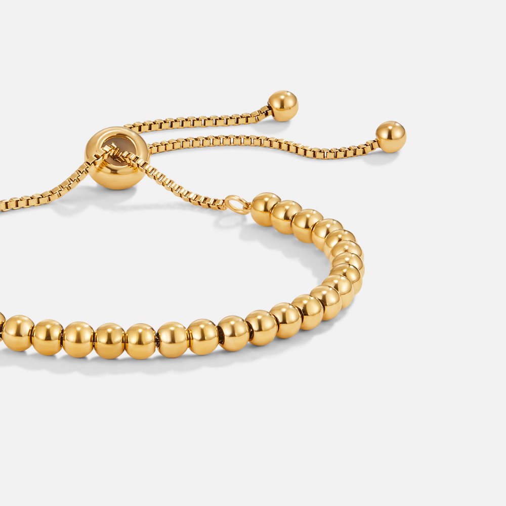 Elegant gold bracelet with pearl details