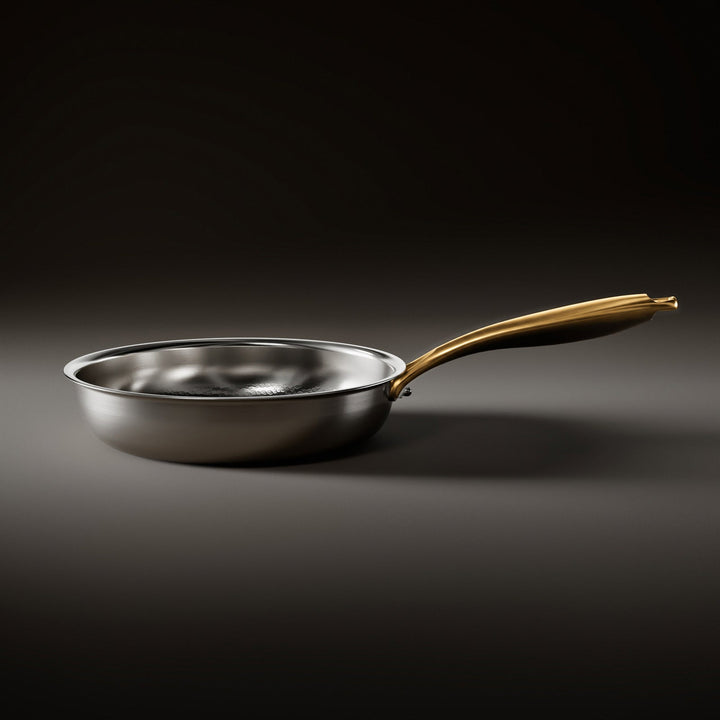 Hand-hammered titanium frying pan with coating-free surface