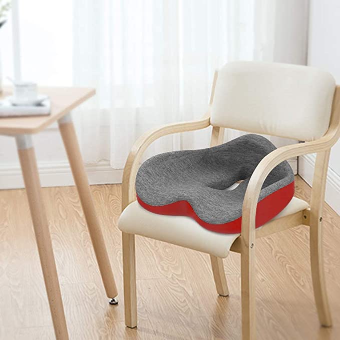 Orthopädisches Sitzkissen für den Stuhl