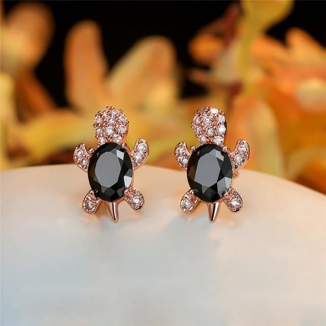 Elegant silver earrings with cubic zirconia and seaweed design