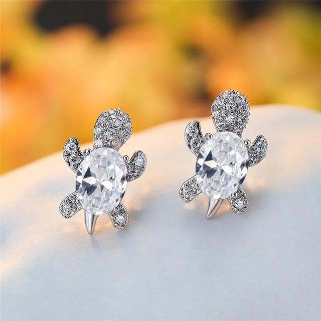 Elegant silver earrings with cubic zirconia and seaweed design