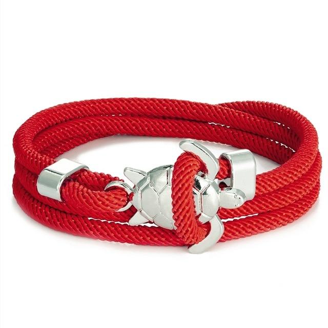 Elegant silver bracelet with sea turtle motif