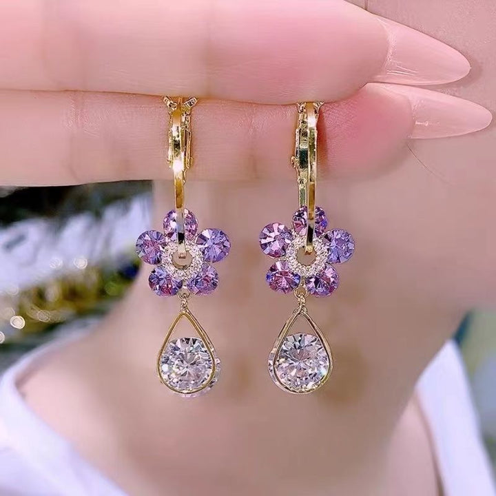 Luxurious Floral Motif Earrings – LunaBloom