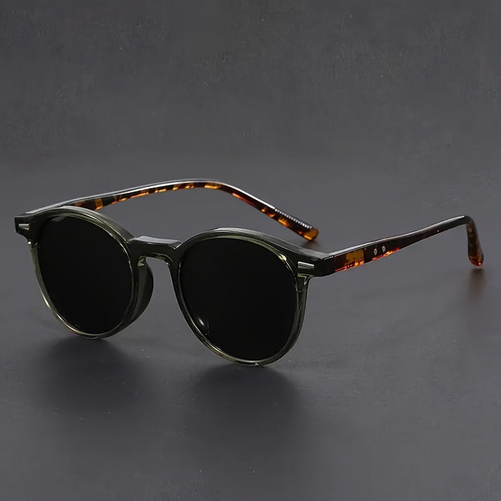 Men's Sunglasses - Lightweight Round Frame in Tortoiseshell