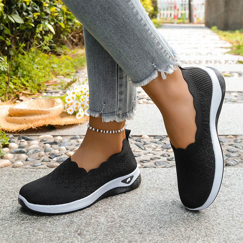 Lightweight, breathable, orthopaedic walking shoes