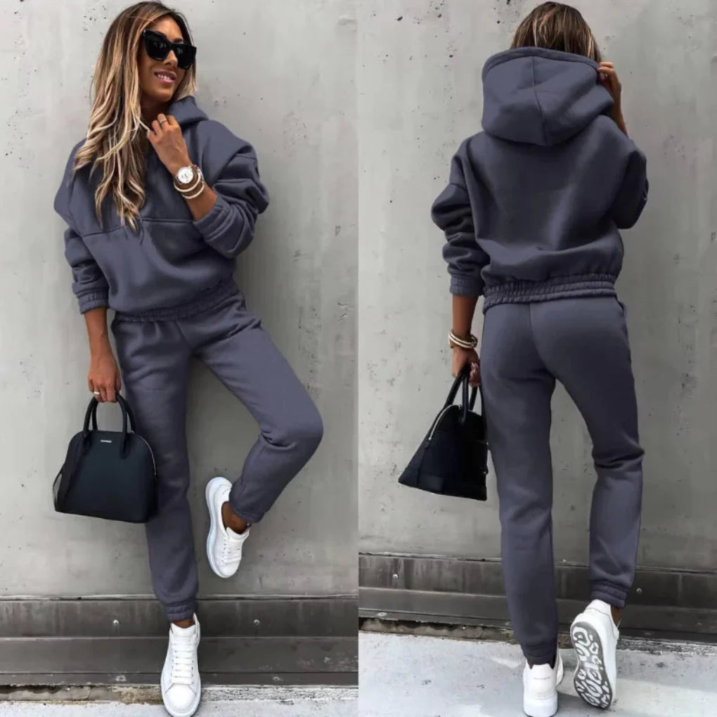 Women’s Sporty Tracksuit – Winter Active Layer
