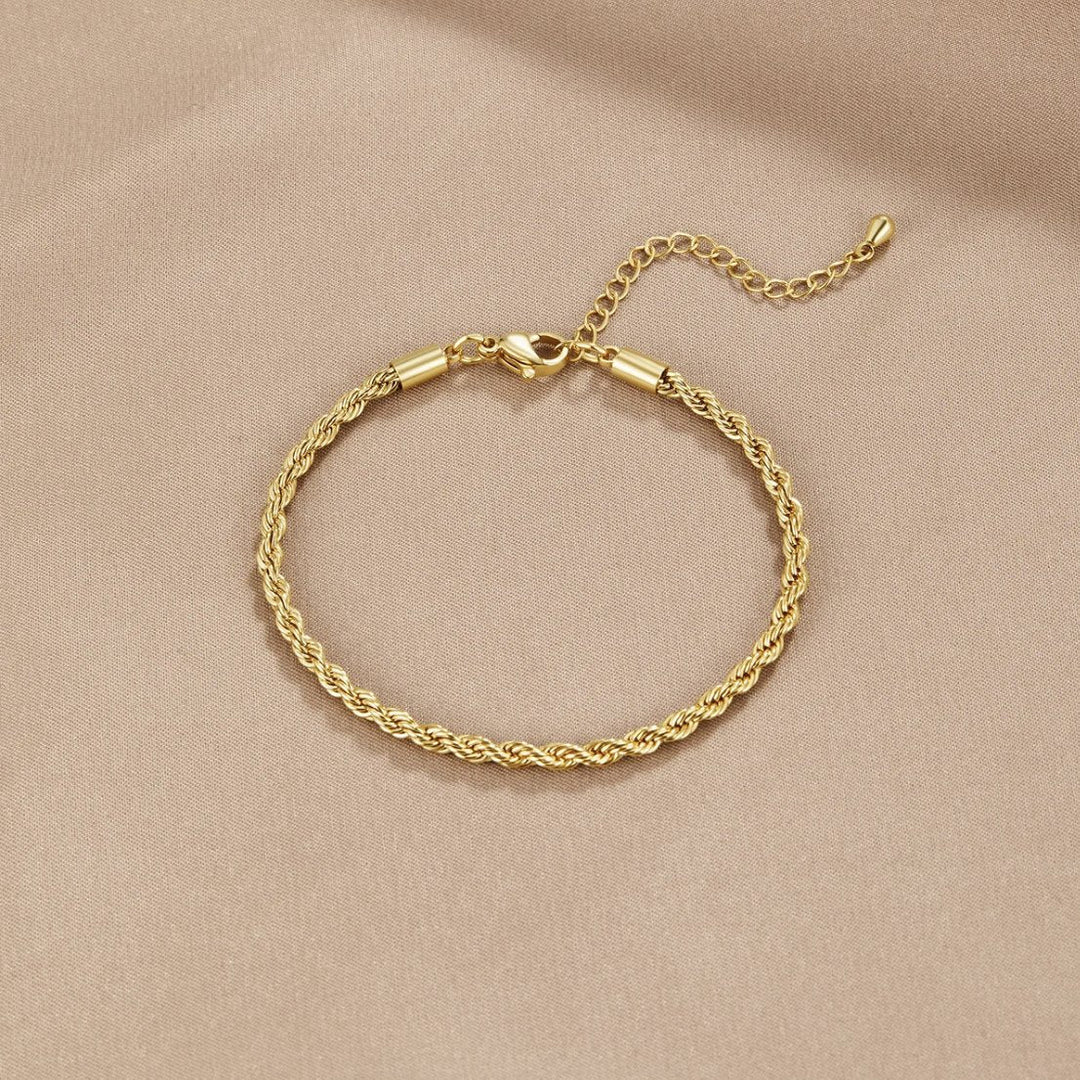 Elegant gold bracelet with refined twist