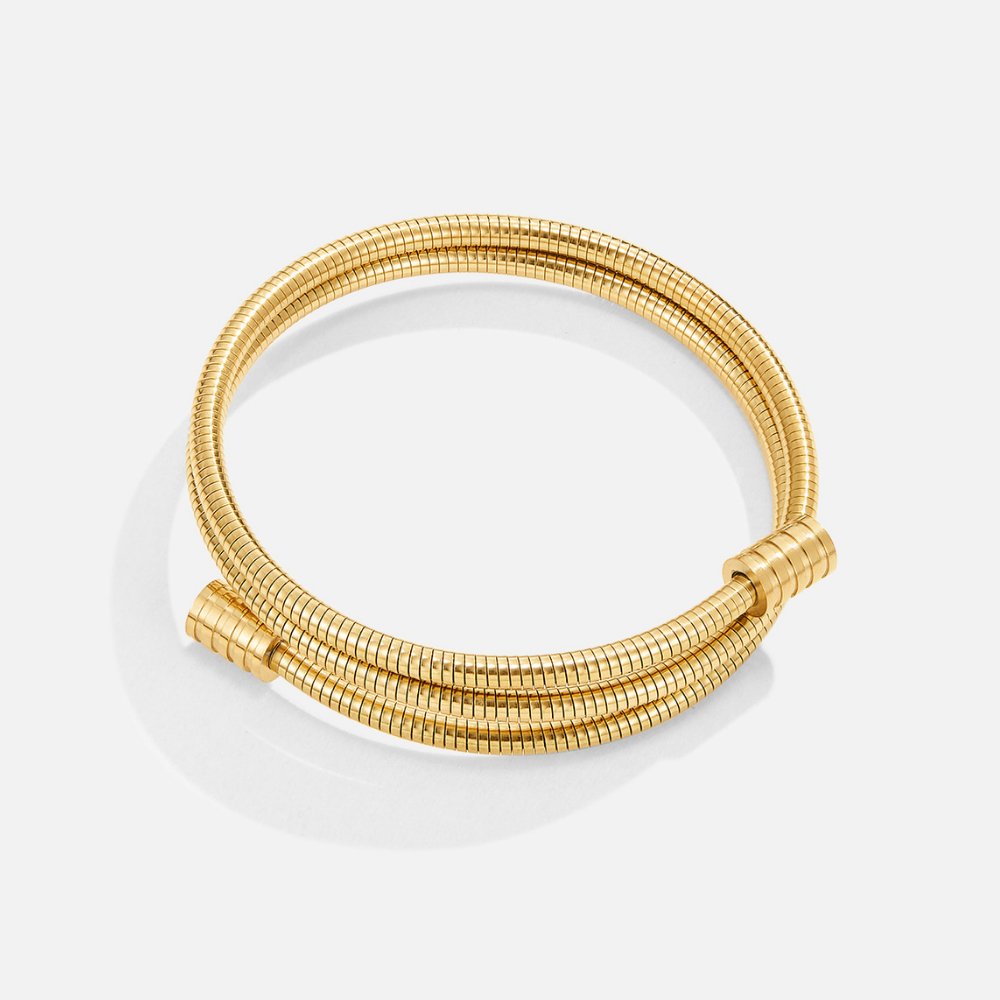 Elegant gold bracelet with refined twist