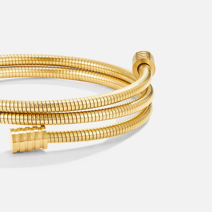 Elegant gold bracelet with refined twist