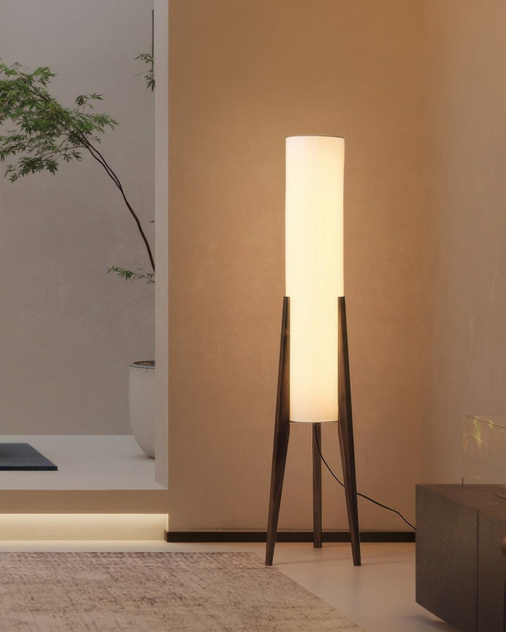 Stehlampe aus Walnussholz - Leuchtende Kunst für Jedes Interieur